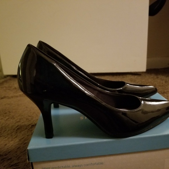 Shoes - Picture 4 of 4